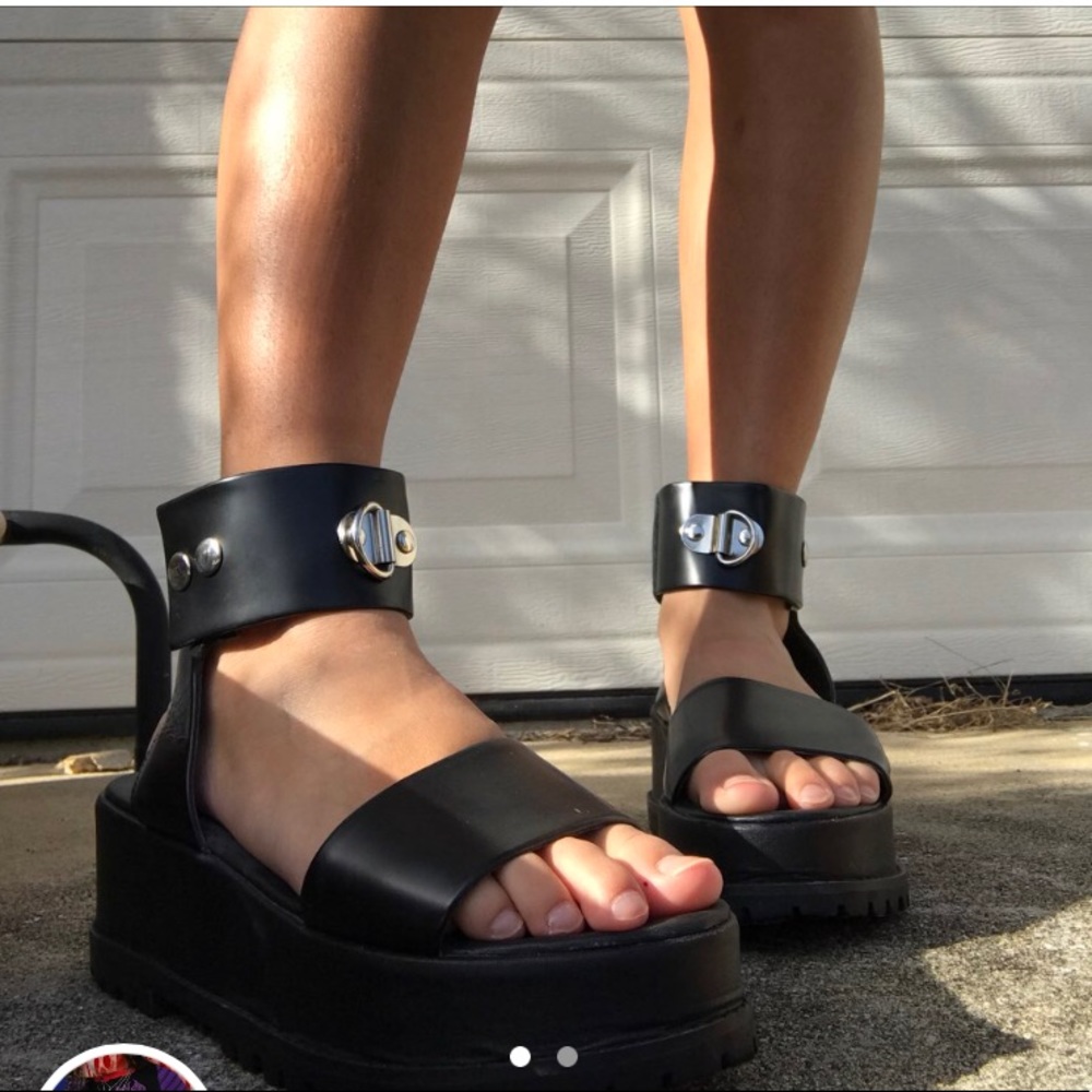 Unif Platform Sandals